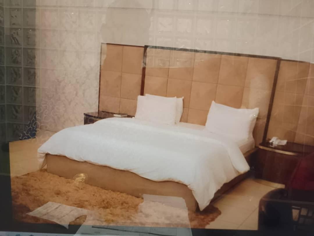 Diamond Lane Hotel Abuja Exteriör bild
